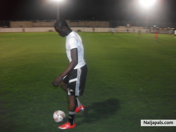 footbaler - click for next photo