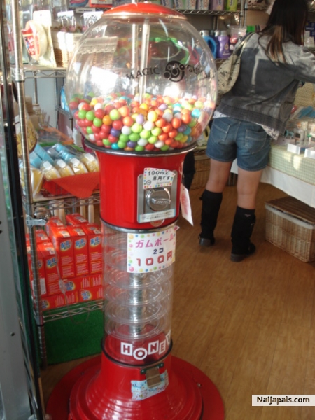 gUm B@LL MacHinE - click for next photo