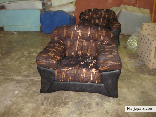 HOME SETTEE - click for next photo