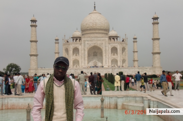 Me Enjoying Moi Vacation - click for next photo