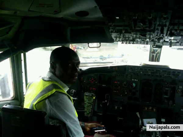 In the cockpit of an Aero contractors B737-400 - click for next photo