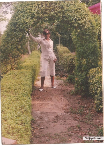 Gloria in Ghana - click for next photo