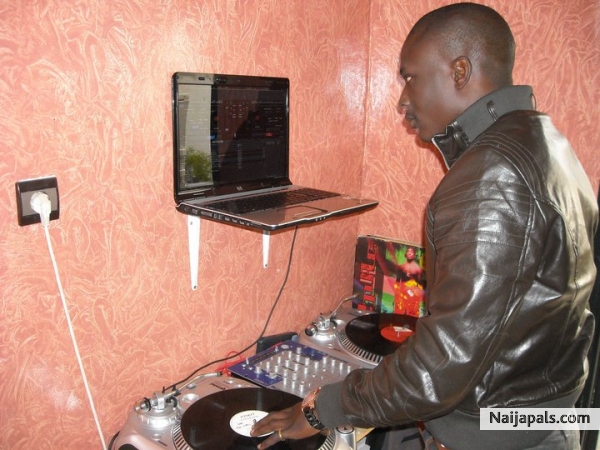 EASYBOY USIO EDO RAPPER Spacer New Nigerian Musican artist - Easyboy Usi www.nigeriamusicmovement.com Easyboy Usi is a multi-talented from Nigeria but based in Maroc Africa. He is also a talented songwriter and a lyricisit. He is currently working under Dj wass pro,Osulife,entertainment inconjuction.with the octorber entertainment and music records,Maroc Africa,M.K clashmusic productions,lagos nigerian Easyboy Usi a nigerian parforming musical artist,He believe in dreams and he is working toward - click for next photo