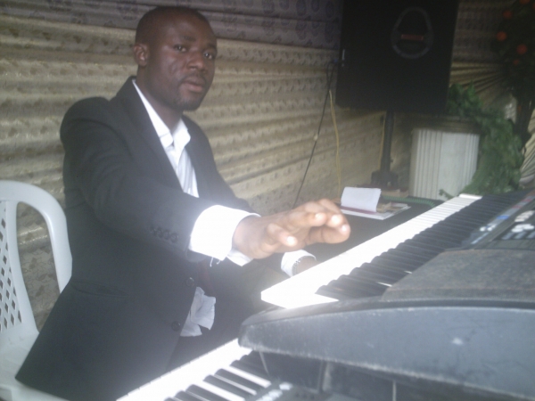 A Jazz musician. - click for next photo