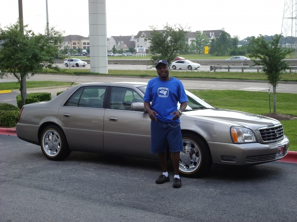 chilling!!! and doing ma thing - click for next photo