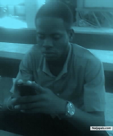 handre busy pingin with 3310 - click for next photo