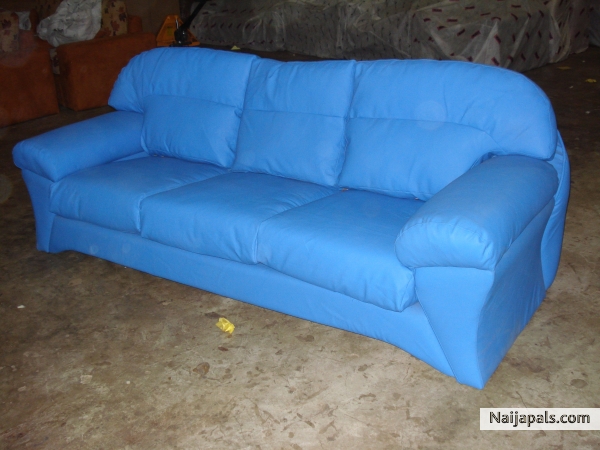 HOME SETTEE - click for next photo