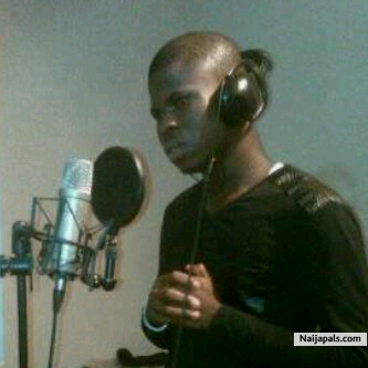 dropping Vocals in Studio Live. - click for next photo