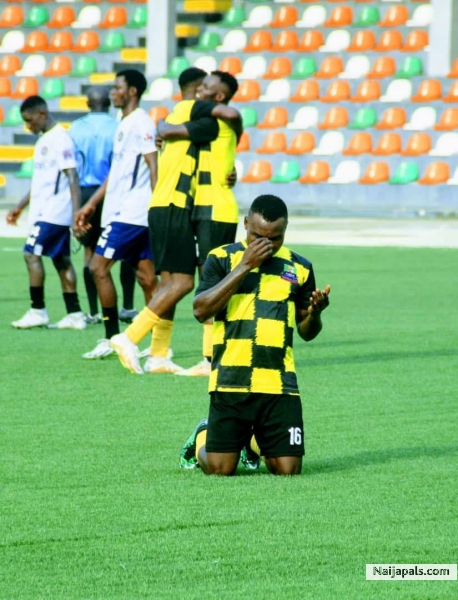 Against Dakkada FC, Okere prays - click for next photo