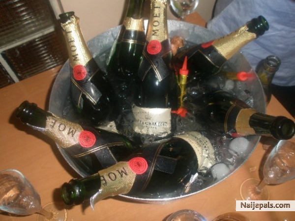 MOET!!!!!!!!!!!!!!!!!!!! PLAY ME POP CHAMPAINE BY DR SID............. - click for next photo