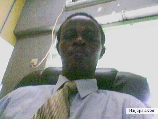 IDAWOR IN THE OFFICE - click for next photo