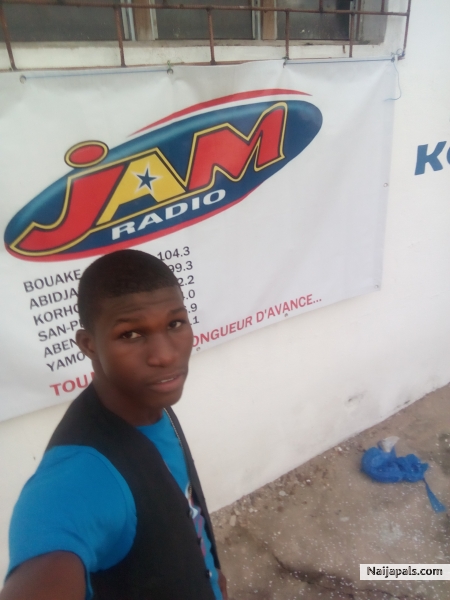 Jam radio at Ivory Coast - click for next photo