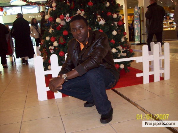 xmas at Saint Nazaire, France........... - click for next photo