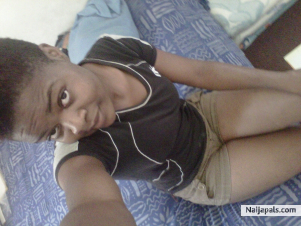 lazy day at home listenin to davido in my room - click for next photo
