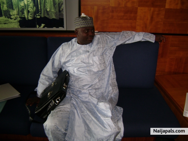 At Emirate reception - click for next photo