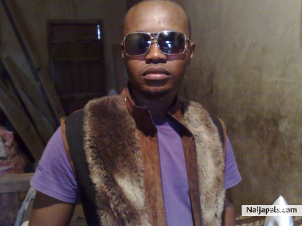 demola - click for next photo