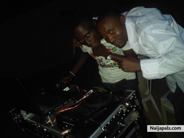 in a show with dj dre - click for next photo