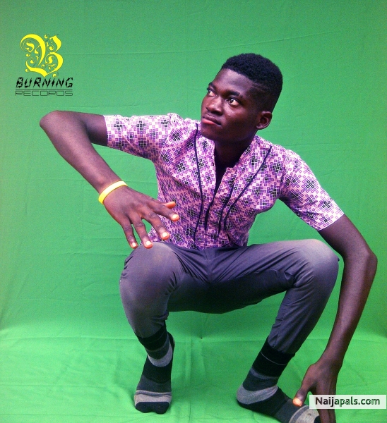 Imitating THE DRUMMER BOY - click for next photo