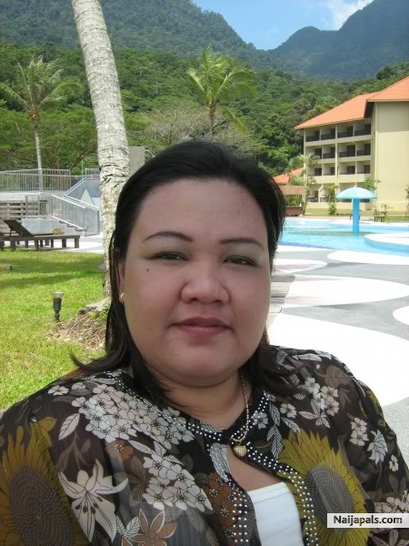 That is me on the honeymoon whit my hubby..... - click for next photo