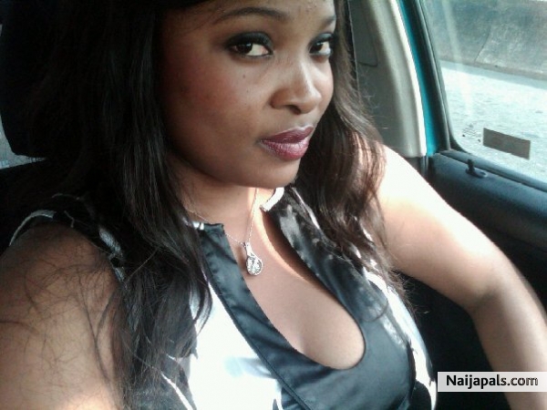 MD< CHRISTIANA' S SIGNATURE NATURAL HAIR - click for next photo