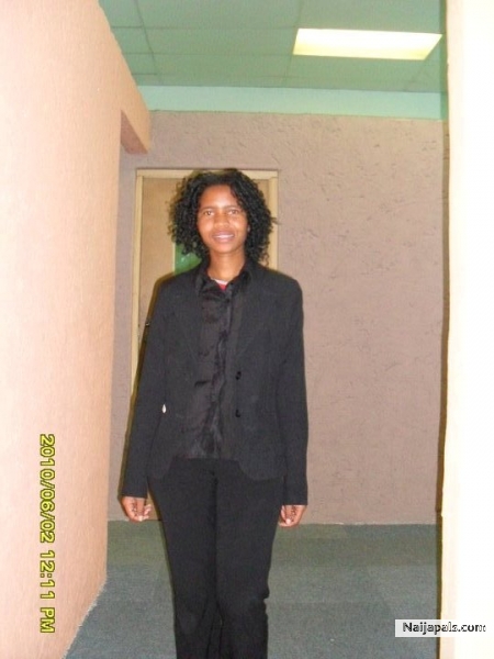 Shosho at work!! - click for next photo