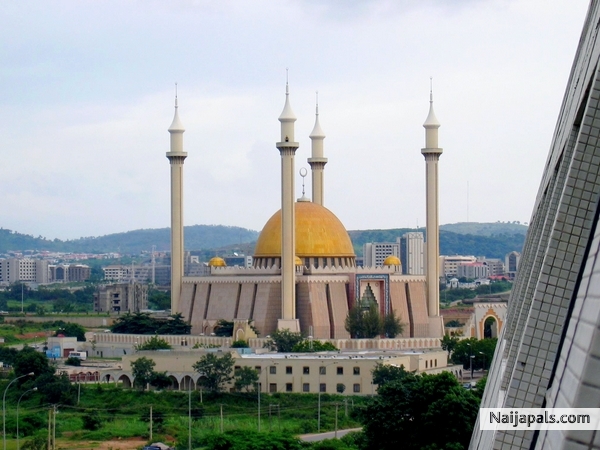 Naija National Mosque - click for next photo