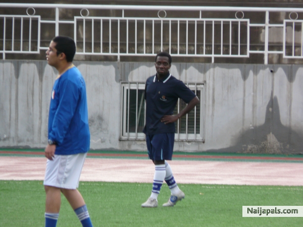 e no easy to play football - click for next photo