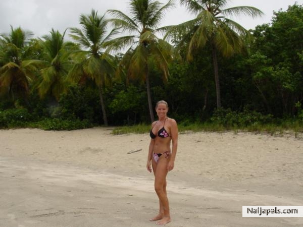 SHE AT THE BEACH - click for next photo