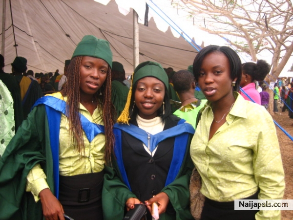 moyeni & d Kuforiji twins - click for next photo