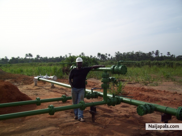 pipeline installation - click for next photo