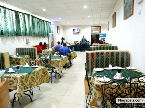 allseasons hotel - click for next photo