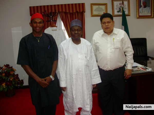 Mike,Nigerian Ambassador to Thailand and My Thai customer - click for next photo