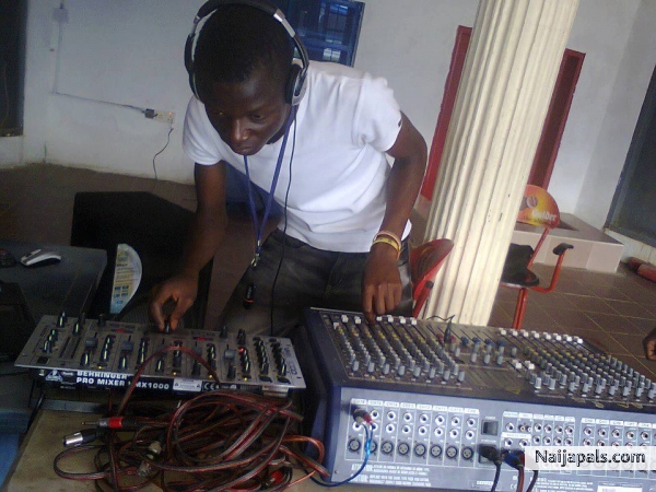 Dj Uneek - click for next photo