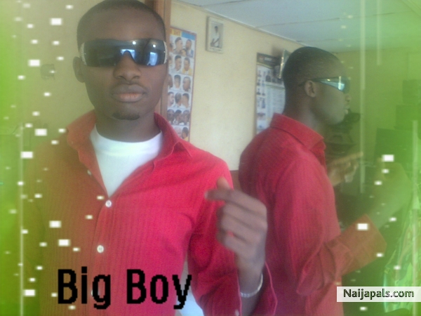 Me jst chilling - click for next photo