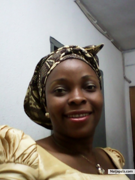 African lady to the core - click for next photo