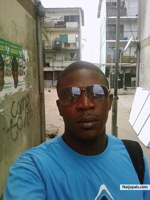ME 4REA - click for next photo