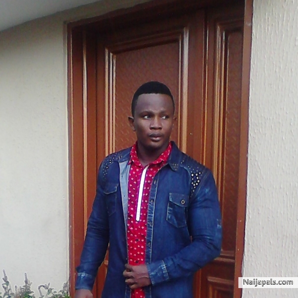 Perfect Gentleman - click for next photo