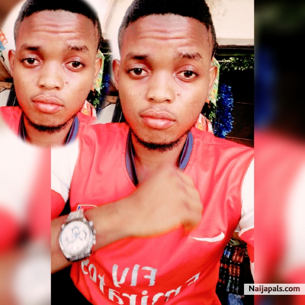 aremoB
