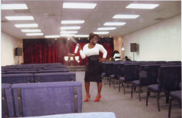 i was making a fool of me in church...lol....lovin d pose tho... - click for next photo