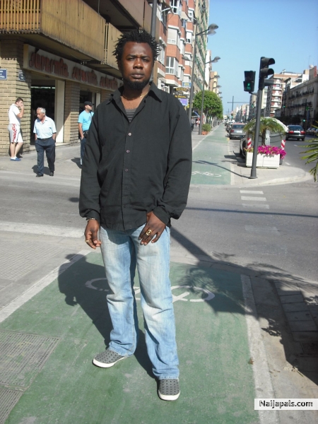 in da street of valencia - click for next photo