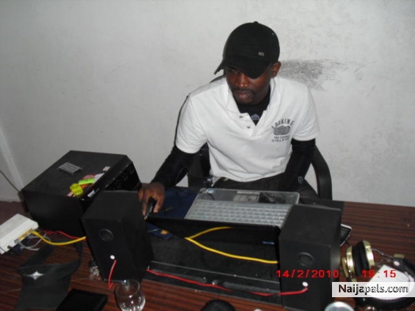 Doing DJ with my Laptop - click for next photo