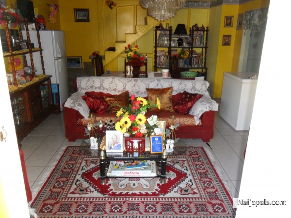living room - click for next photo