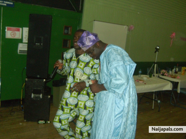 dis me dancing with musician Sola Michael in bristol city - click for next photo