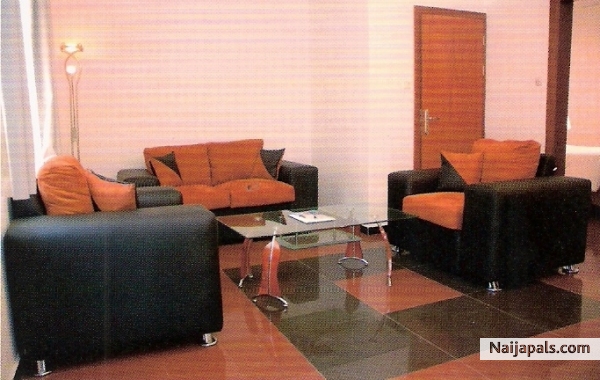 HOME SETTEE - click for next photo