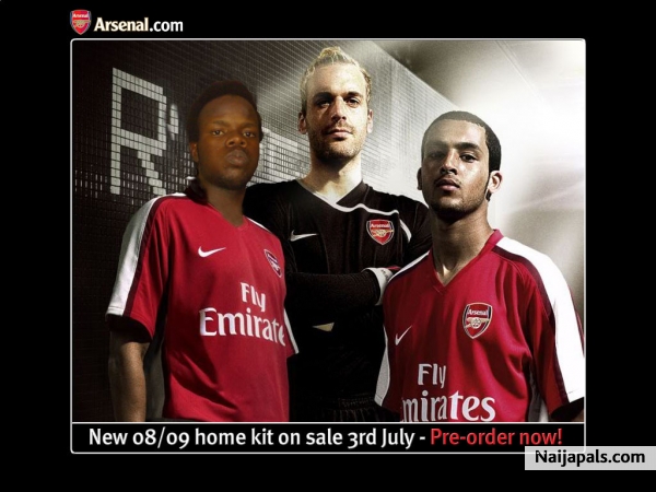 LIVE AND DIE WITH ARSENAL - click for next photo