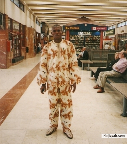 Mike at Metro Station Madrid - click for next photo