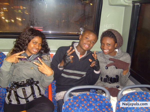 wth my two lovly cuz maxwell ad paula, in london - click for next photo
