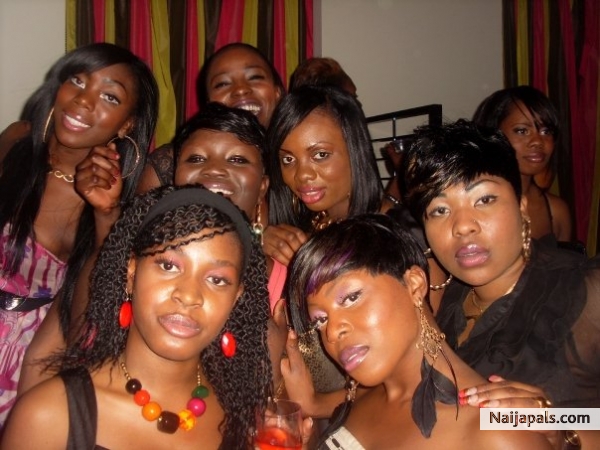 hot gyal' z - click for next photo