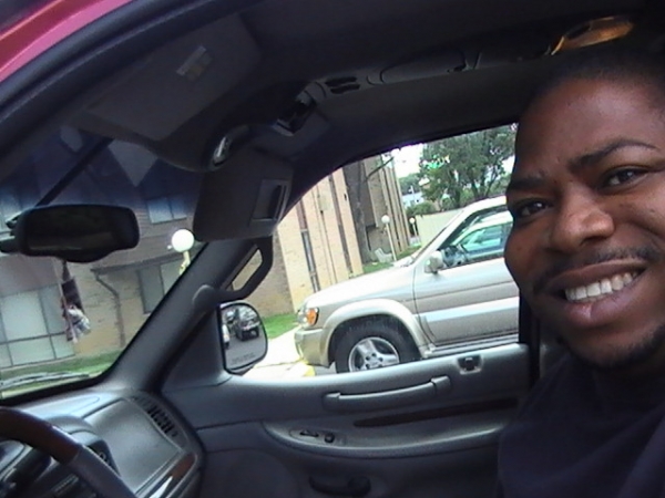 tony in his lincoln navigator - click for next photo