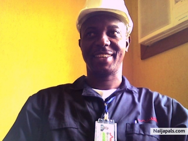 At work in the project office - AKIA. - click for next photo